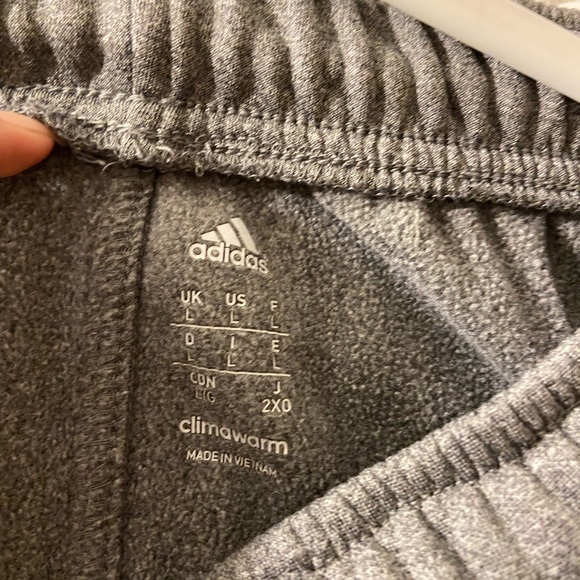 Adidas large - Picture 3 of 3